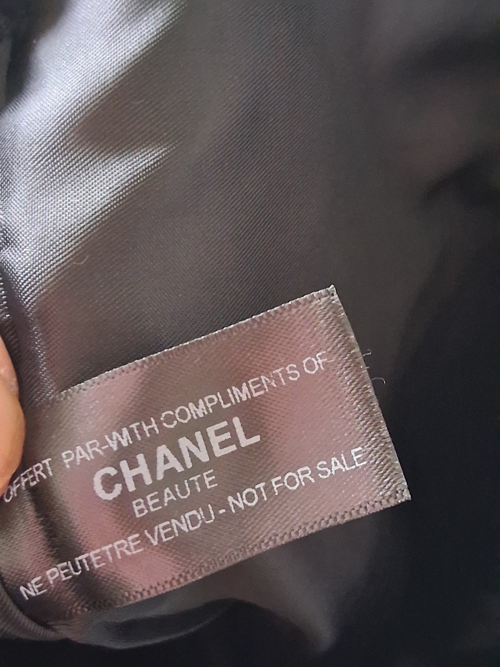 Chanel GWP Pink & Black Houndstooth Tote with Pearl CC Logo - Picture 6 of 13